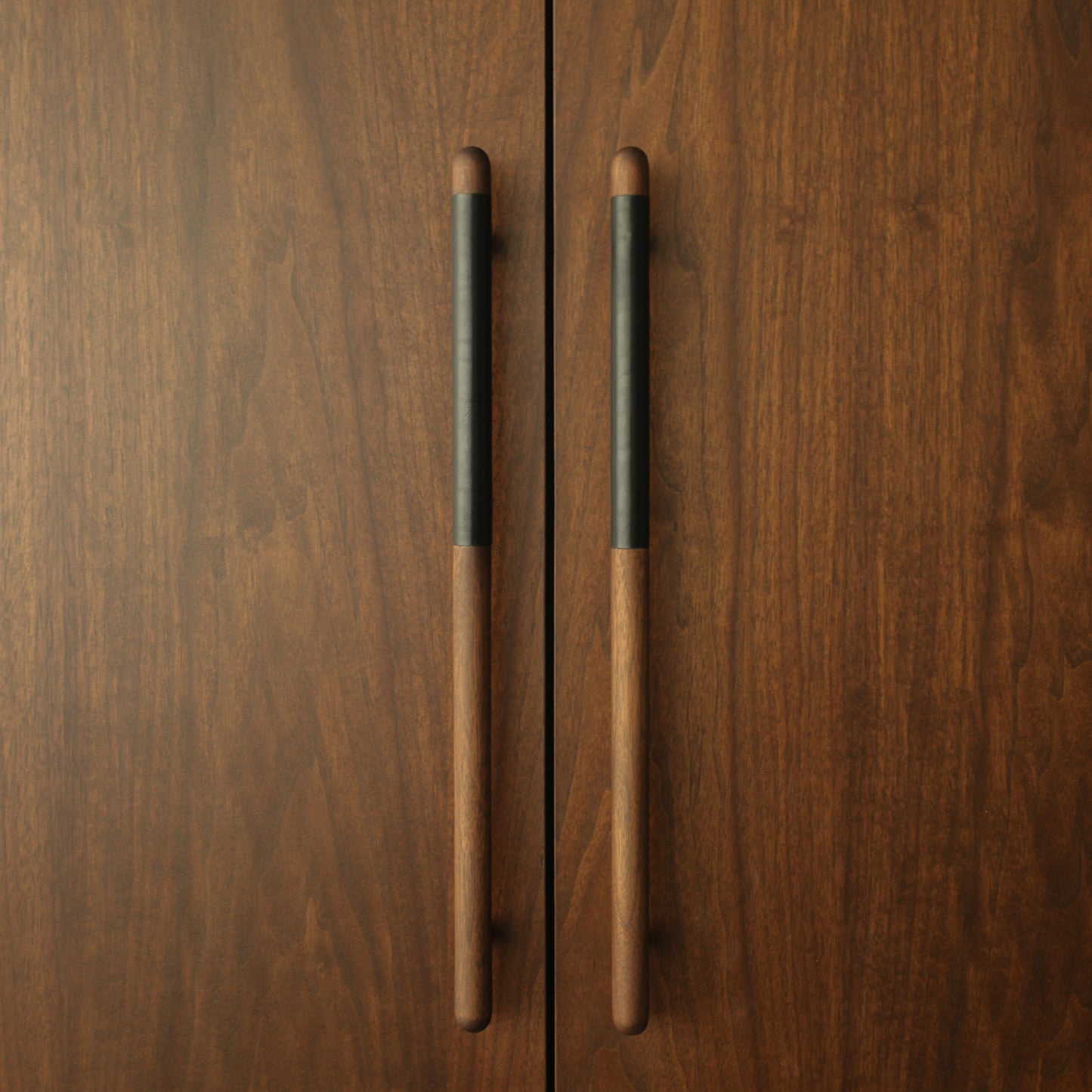 BP01 Cabinet Bar Pull - Offset Leather