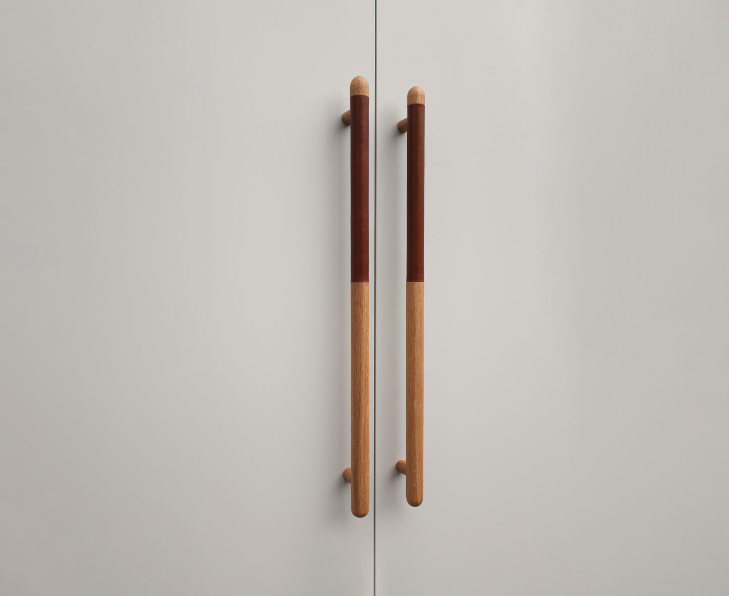 BP02 Bar Pull - Offset Leather