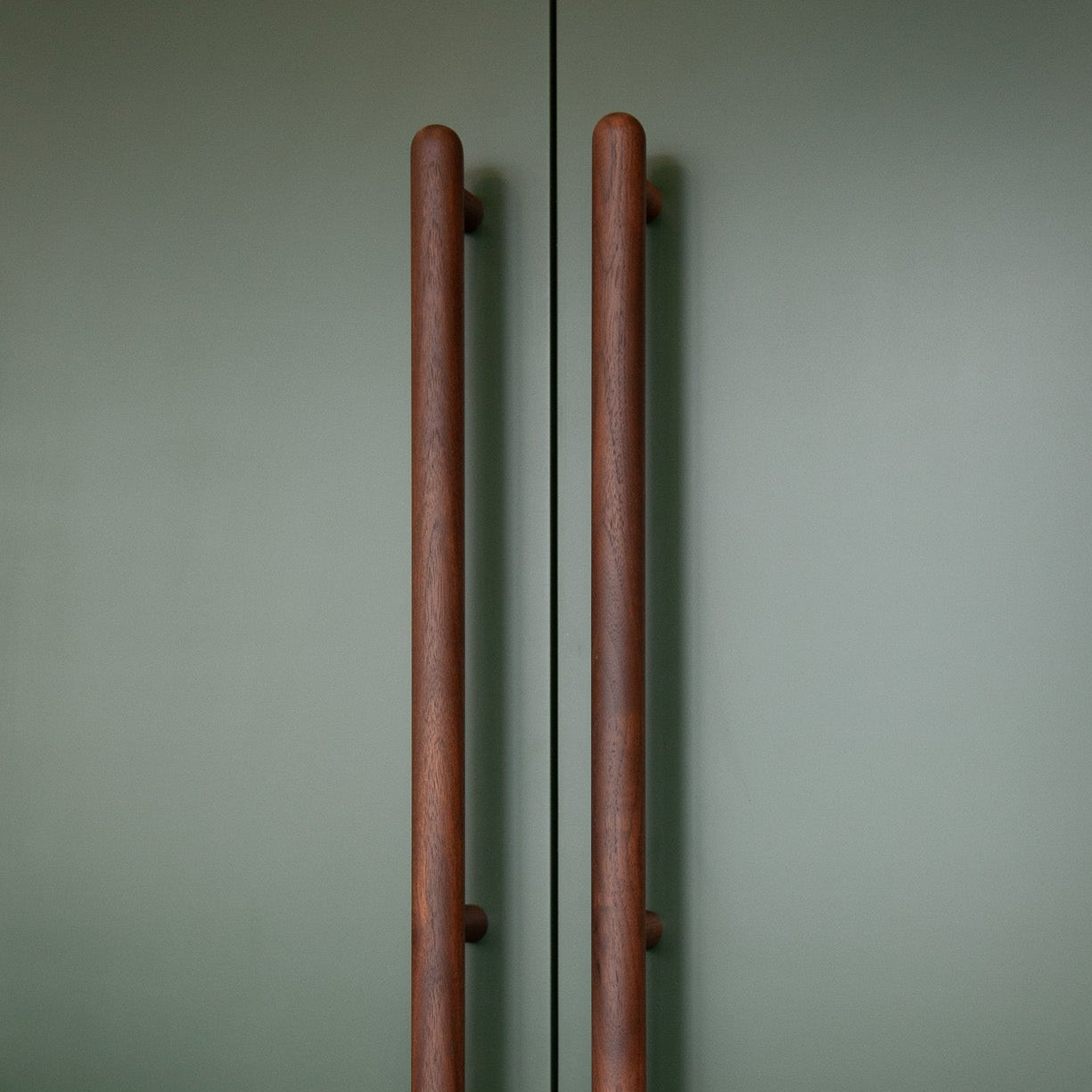 WALNUT | THREE STANDOFFS