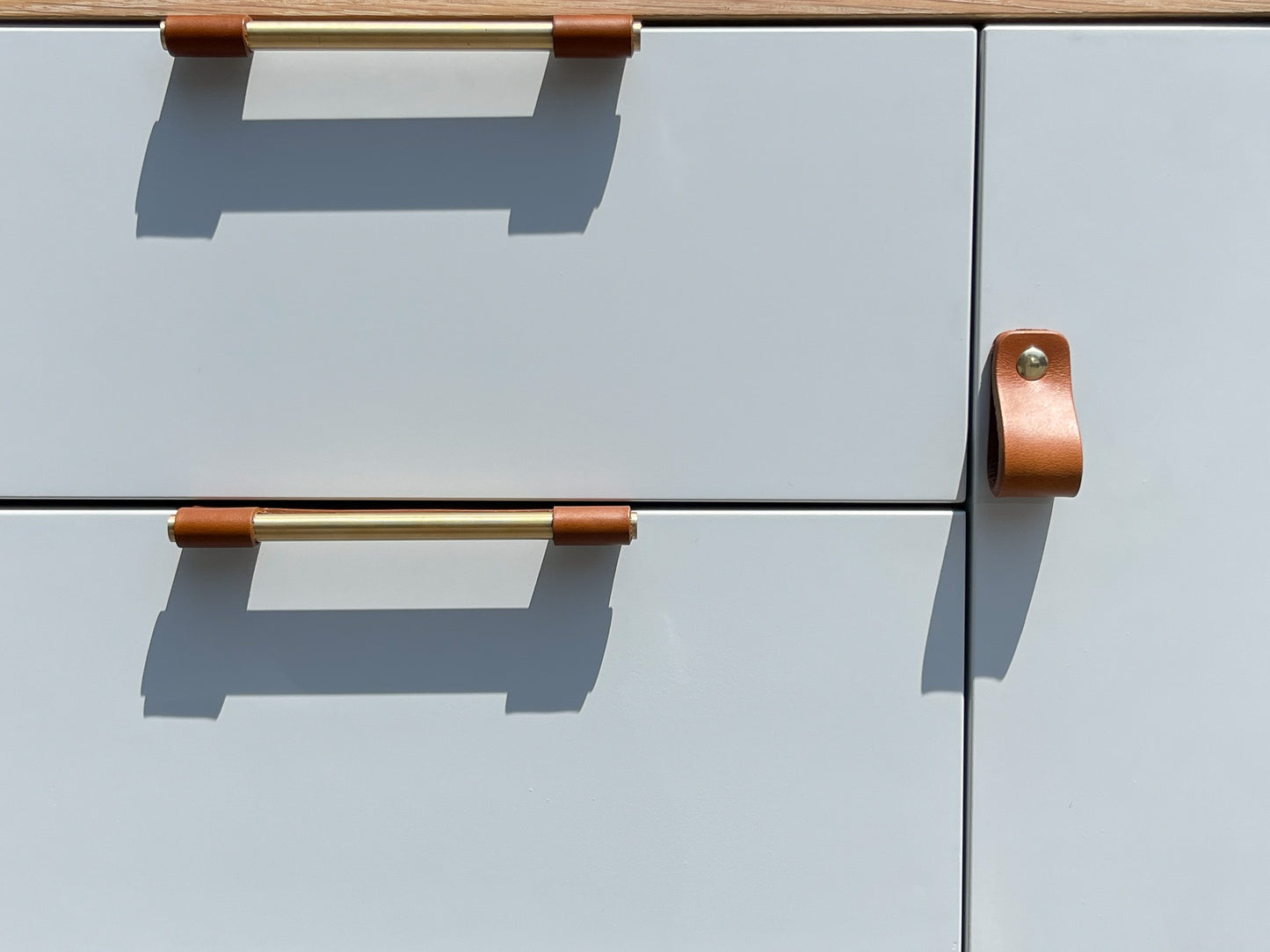 LP02 | CLASSIC LEATHER LOOP PULL