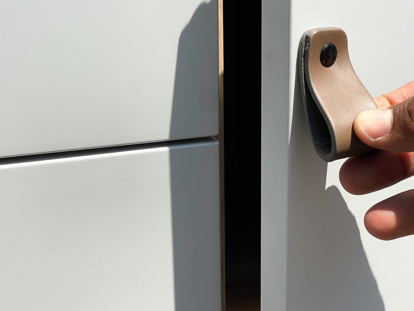 LP02 | CLASSIC LEATHER LOOP PULL