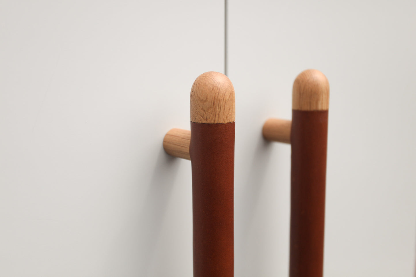 BP02 Bar Pull - Offset Leather