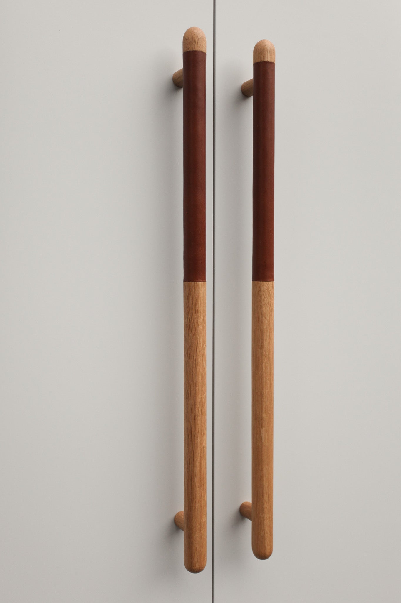 BP02 Bar Pull - Offset Leather