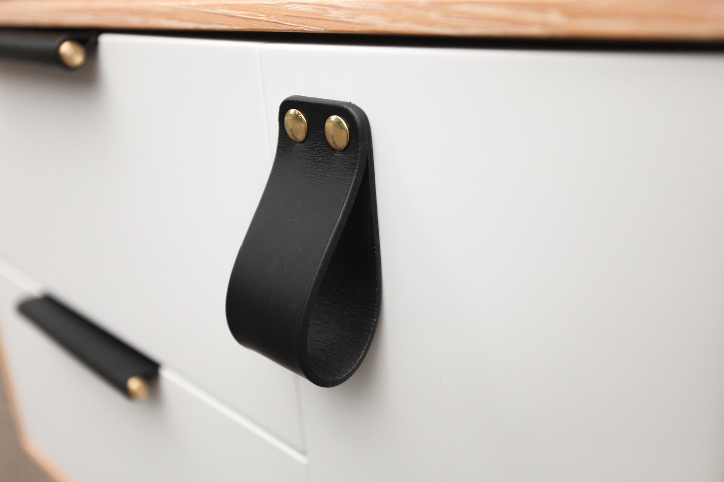 LP01 | CLASSIC LEATHER LOOP PULL