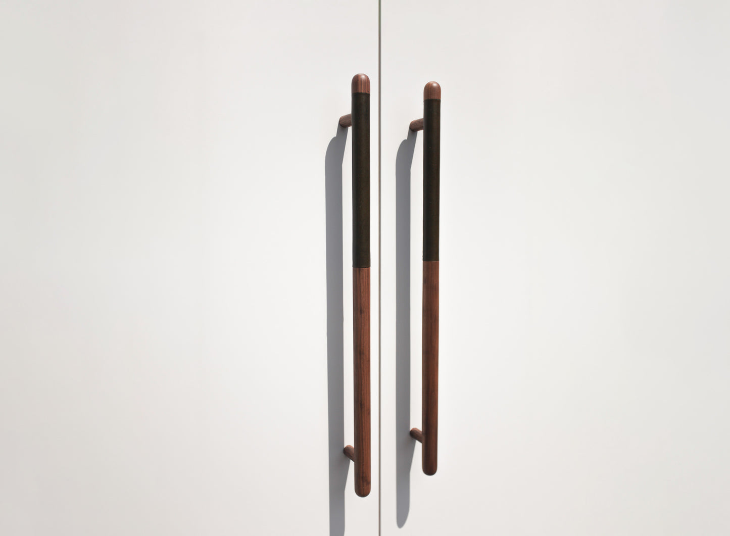 BP01 Cabinet Bar Pull - Offset Leather