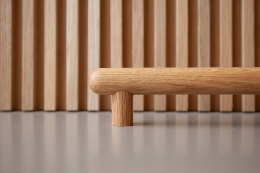 NATURAL WHITE OAK  |  THREE STANDOFFS