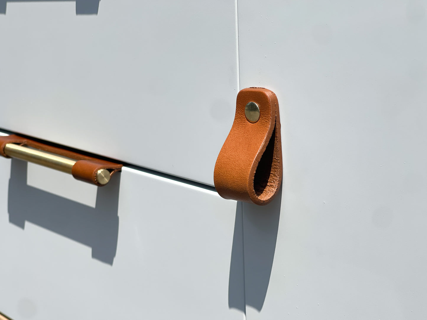 LP02 Leather Loop Pull