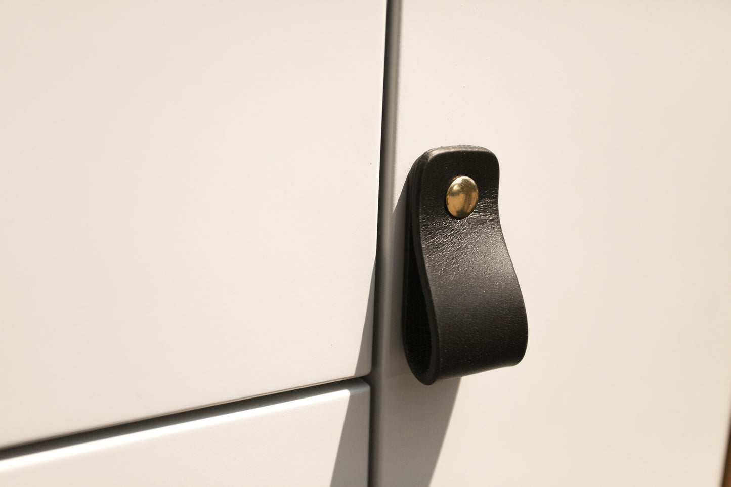 LP02 Leather Loop Pull